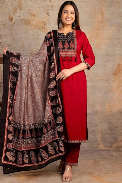 Red Jaipuri Printed Suit Set With Elegant Black Dupatta