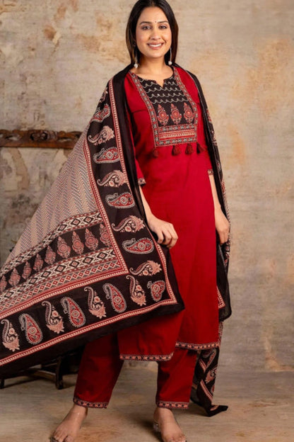 Red Jaipuri Printed Suit Set With Elegant Black Dupatta