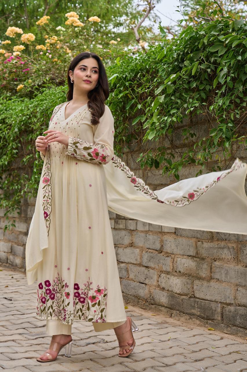 Ivory Floral Embroidered Anarkali Kurta Set Design
