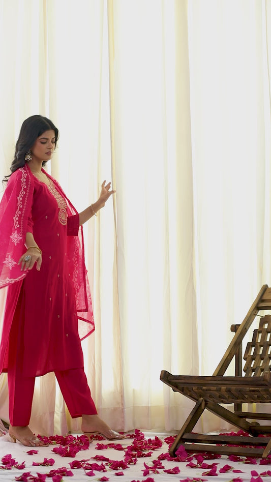 Pink Embroidered Kurta Set with Floral Dupatta – Royale